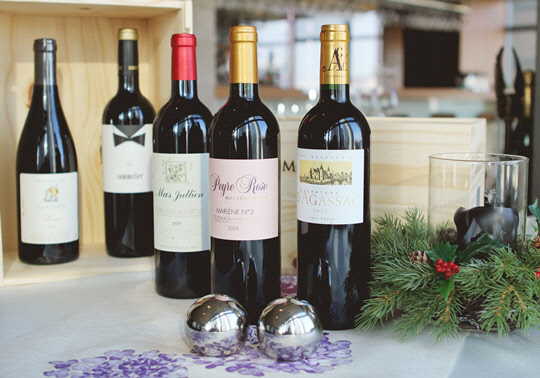 더 클래식 500 펜타즈 호텔 와인 레스토랑 앤 바 라비앙로즈가 19일부터 이틀간 더 클래식 500 1층 로비에서 고급 와인 35종을 50~60% 할인된 가격에 판매하는 '프리미엄 와인 마켓'을 개최한다. 더 클래식 500 펜타즈 호텔 제공